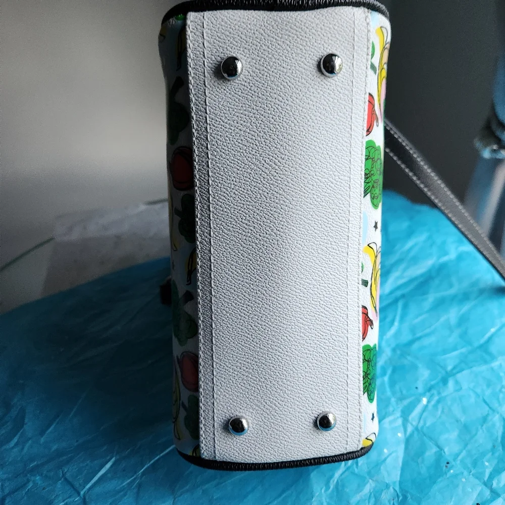 Von Dutch *NWT* Bowling Bag w/detachable strap - Picture 8 of 8